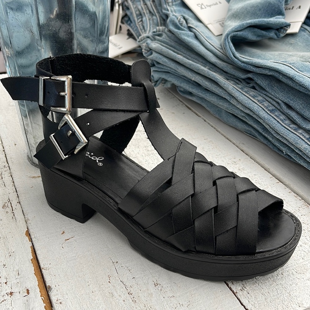 BRAND NEW WEAVED SANDAL